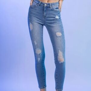 Enjeans women’s young contemporary brand specializing in denim jeans